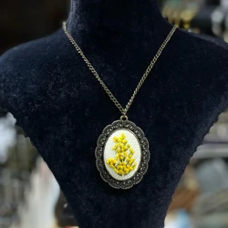 Desenli Nakış Kolye
